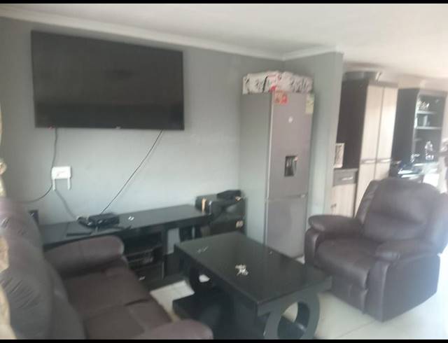 2 BEDROOM HOUSE FOR SALE IN VOSLOORUS EXT